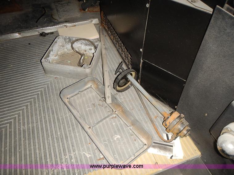 image for item L3512 1996 Gillig Phantom shuttle bus