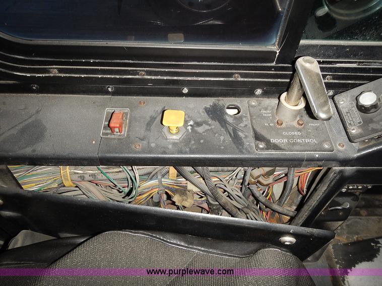 image for item L3512 1996 Gillig Phantom shuttle bus