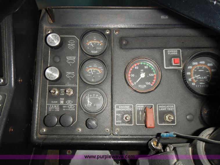 image for item L3512 1996 Gillig Phantom shuttle bus