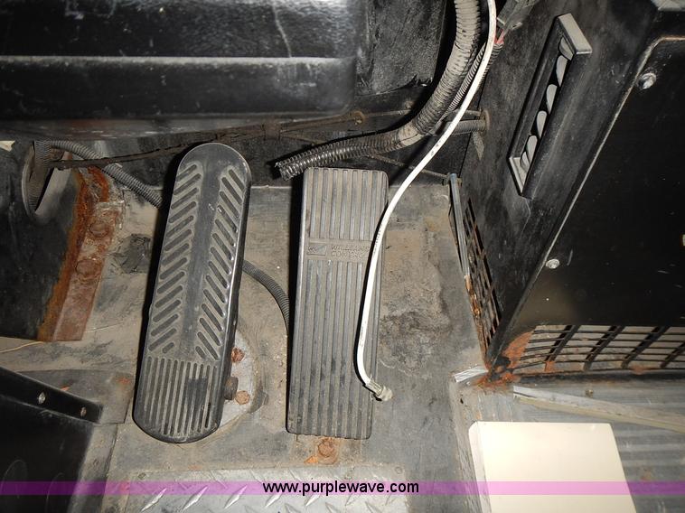 image for item L3512 1996 Gillig Phantom shuttle bus