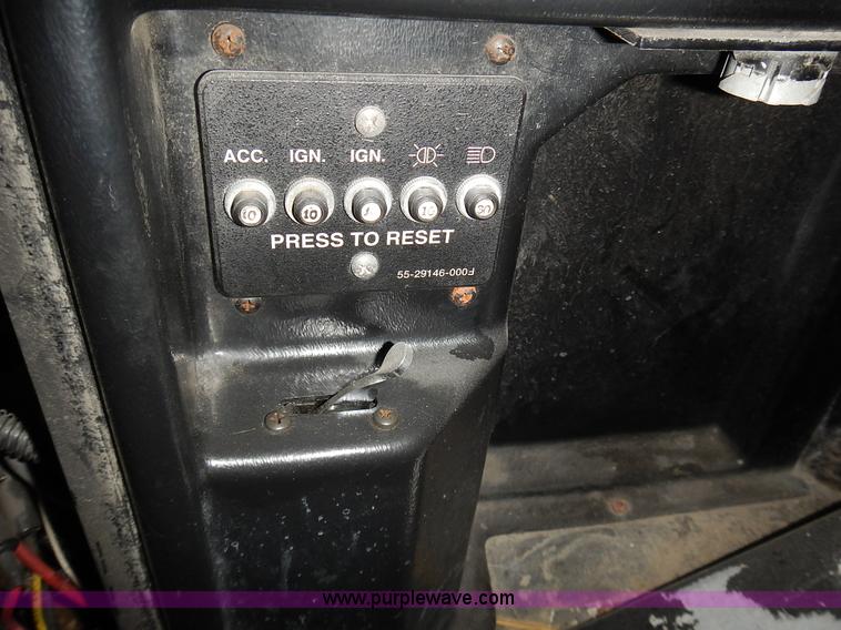 image for item L3512 1996 Gillig Phantom shuttle bus