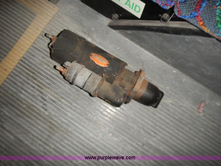 image for item L3512 1996 Gillig Phantom shuttle bus