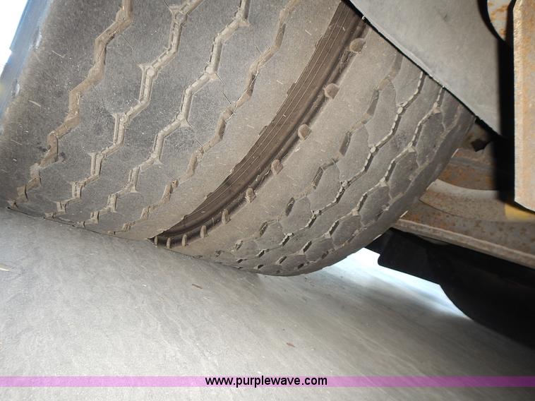 image for item L3512 1996 Gillig Phantom shuttle bus