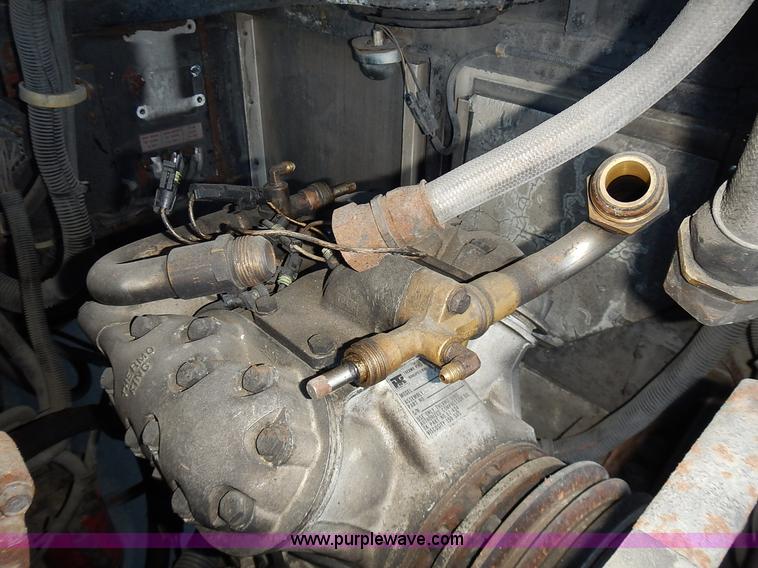 image for item L3512 1996 Gillig Phantom shuttle bus