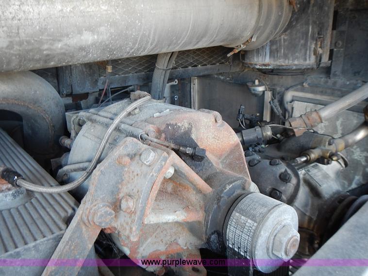 image for item L3512 1996 Gillig Phantom shuttle bus