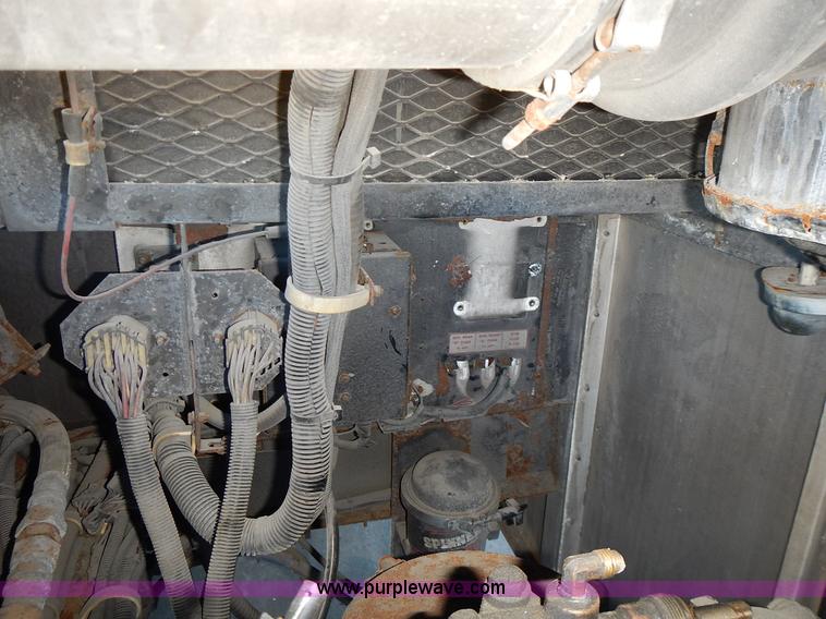 image for item L3512 1996 Gillig Phantom shuttle bus