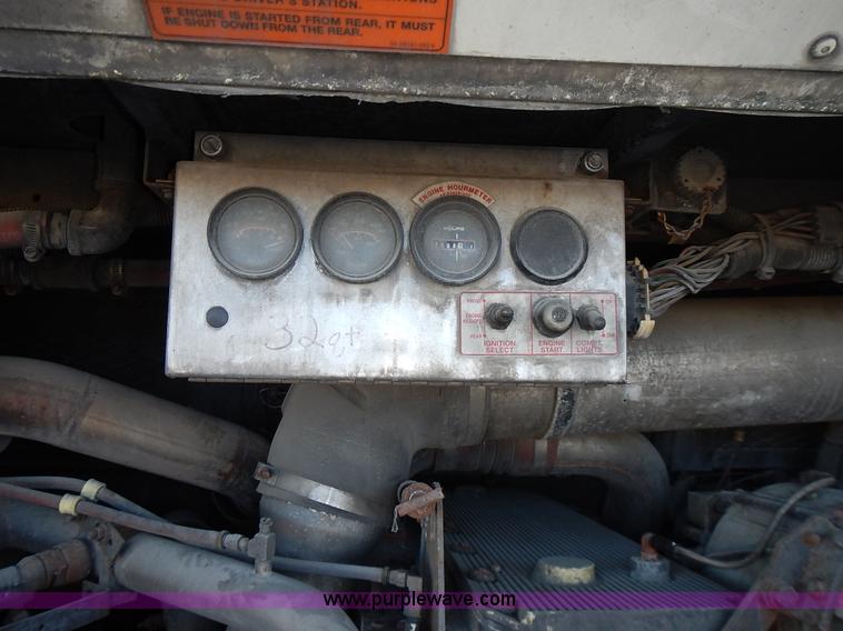 image for item L3512 1996 Gillig Phantom shuttle bus