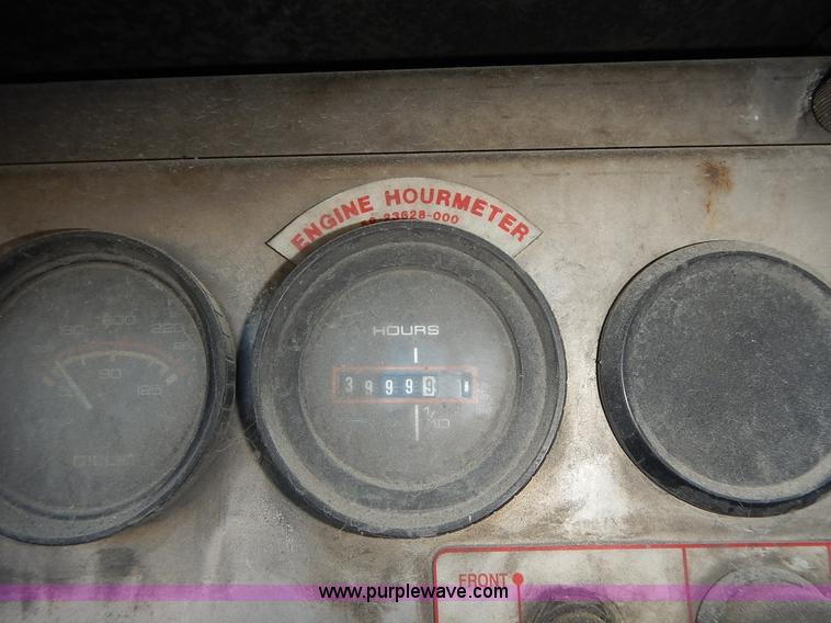 image for item L3512 1996 Gillig Phantom shuttle bus