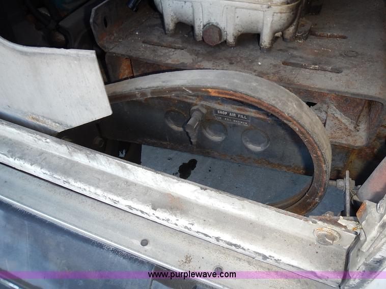 image for item L3512 1996 Gillig Phantom shuttle bus