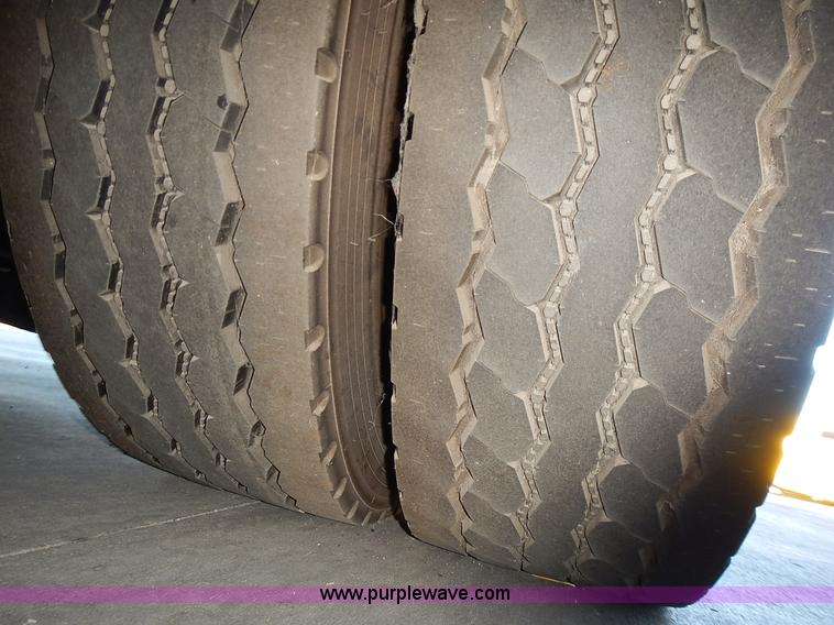 image for item L3512 1996 Gillig Phantom shuttle bus