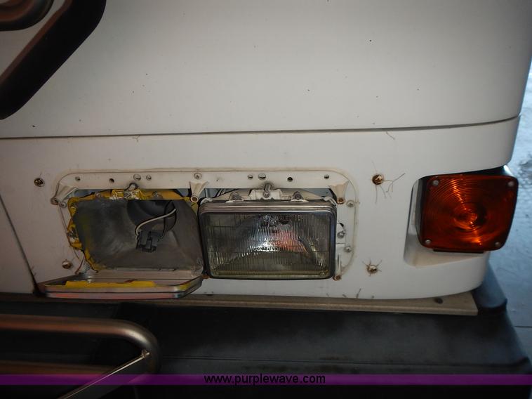 image for item L3512 1996 Gillig Phantom shuttle bus