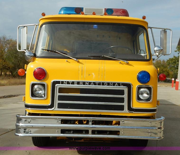 image for item L3528 1979 International Cargo Star 1910 Smeal Pumper fire truck