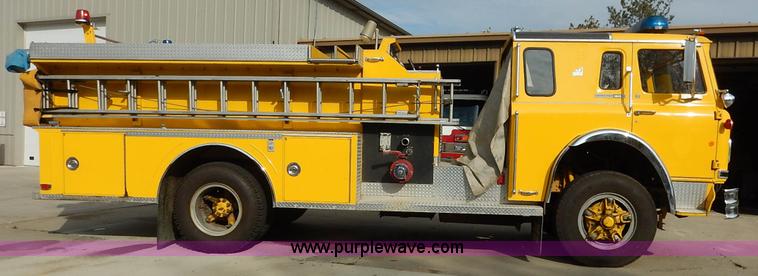 image for item L3528 1979 International Cargo Star 1910 Smeal Pumper fire truck