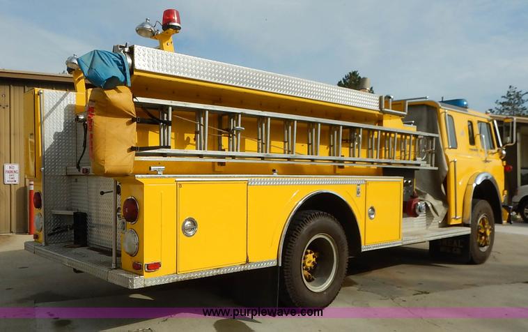 image for item L3528 1979 International Cargo Star 1910 Smeal Pumper fire truck