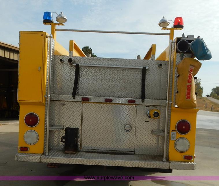 image for item L3528 1979 International Cargo Star 1910 Smeal Pumper fire truck