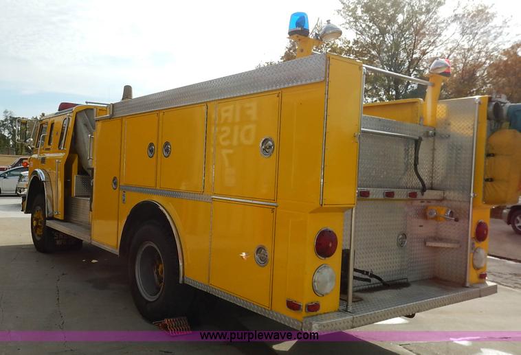 image for item L3528 1979 International Cargo Star 1910 Smeal Pumper fire truck