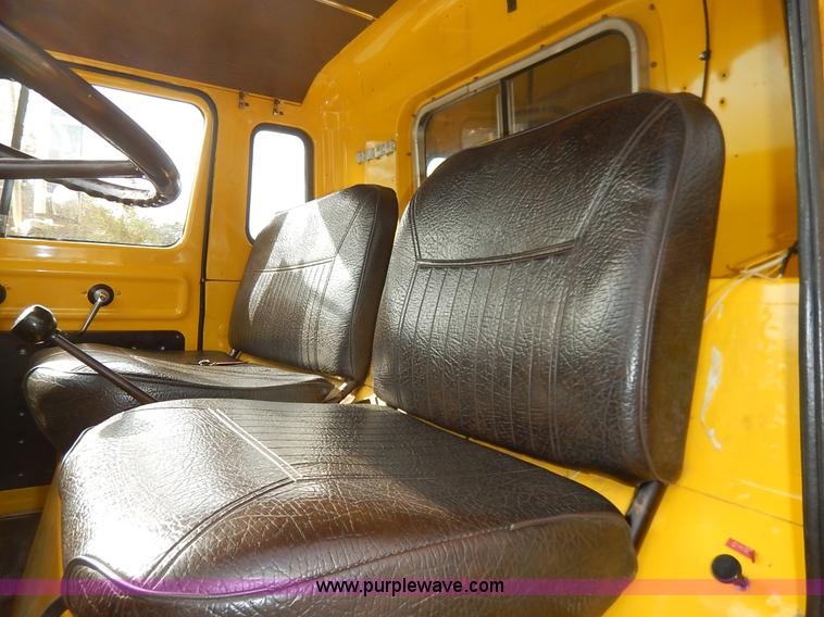 image for item L3528 1979 International Cargo Star 1910 Smeal Pumper fire truck