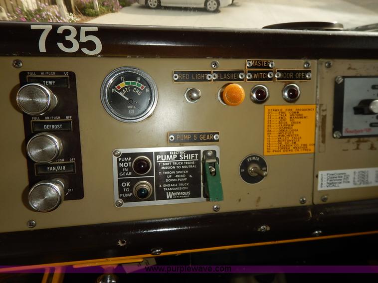 image for item L3528 1979 International Cargo Star 1910 Smeal Pumper fire truck