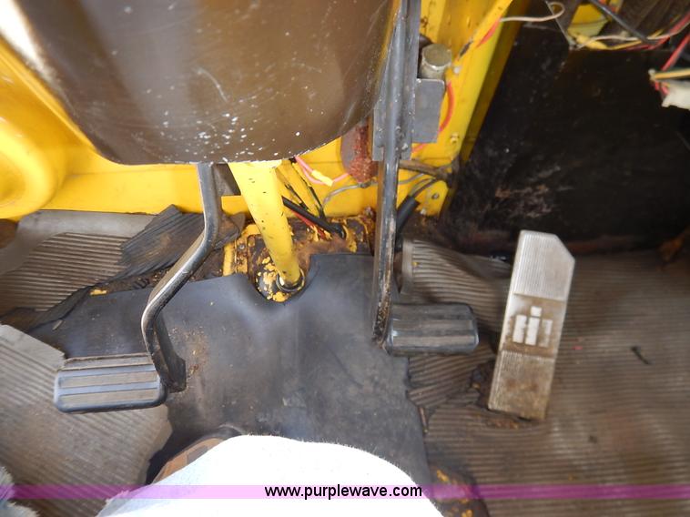 image for item L3528 1979 International Cargo Star 1910 Smeal Pumper fire truck