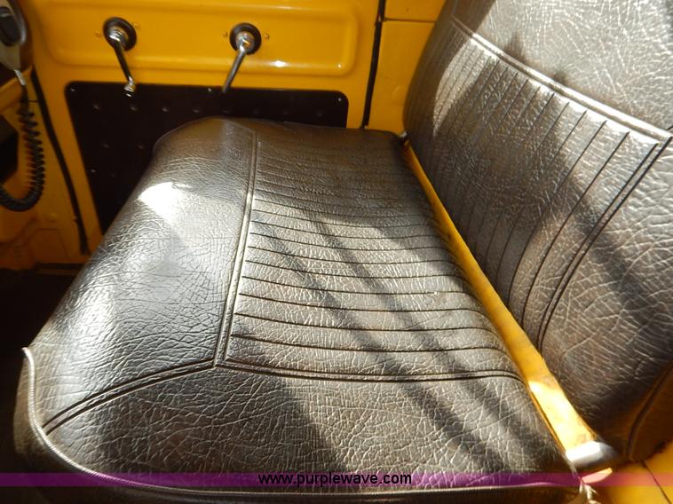 image for item L3528 1979 International Cargo Star 1910 Smeal Pumper fire truck