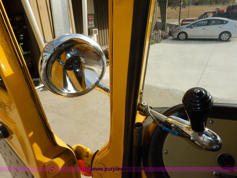 image for item L3528 1979 International Cargo Star 1910 Smeal Pumper fire truck