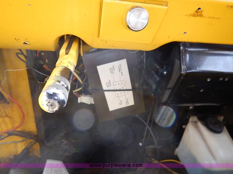 image for item L3528 1979 International Cargo Star 1910 Smeal Pumper fire truck