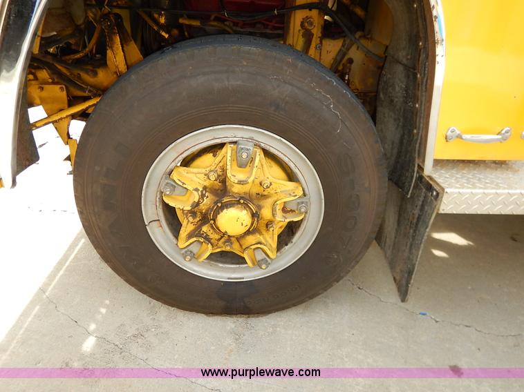 image for item L3528 1979 International Cargo Star 1910 Smeal Pumper fire truck