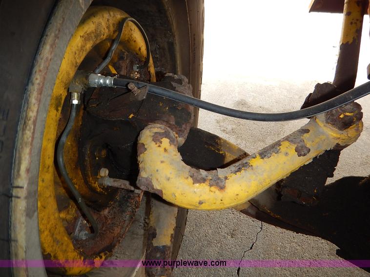 image for item L3528 1979 International Cargo Star 1910 Smeal Pumper fire truck