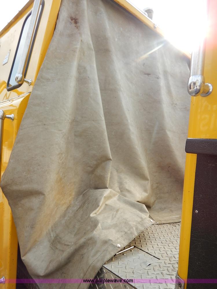 image for item L3528 1979 International Cargo Star 1910 Smeal Pumper fire truck