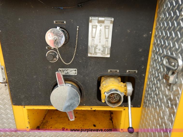 image for item L3528 1979 International Cargo Star 1910 Smeal Pumper fire truck