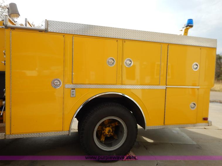 image for item L3528 1979 International Cargo Star 1910 Smeal Pumper fire truck