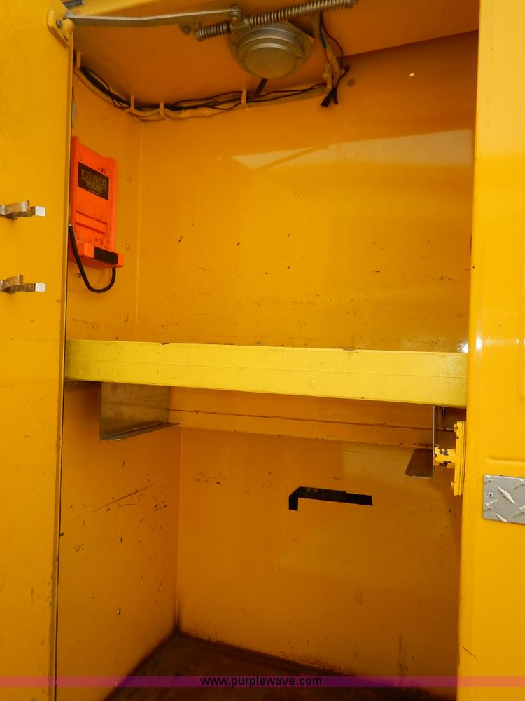 image for item L3528 1979 International Cargo Star 1910 Smeal Pumper fire truck