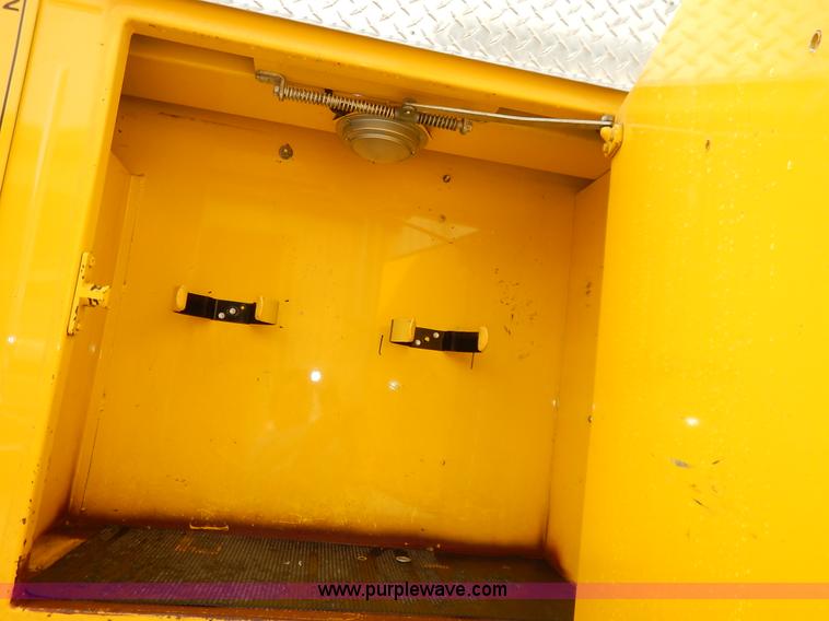 image for item L3528 1979 International Cargo Star 1910 Smeal Pumper fire truck