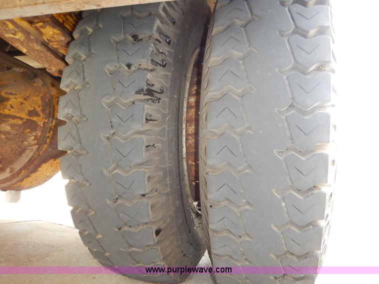 image for item L3528 1979 International Cargo Star 1910 Smeal Pumper fire truck