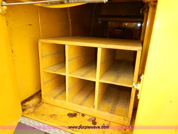 image for item L3528 1979 International Cargo Star 1910 Smeal Pumper fire truck