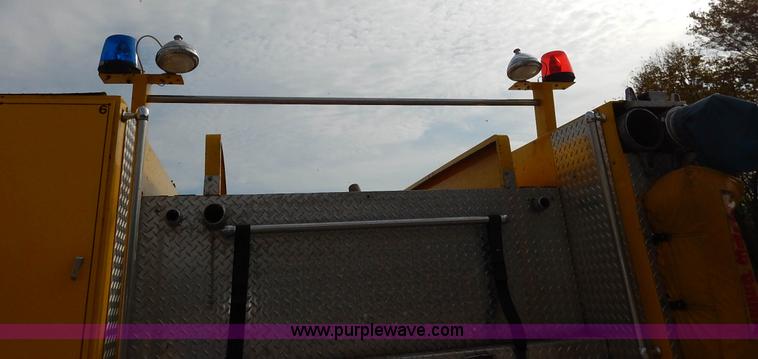 image for item L3528 1979 International Cargo Star 1910 Smeal Pumper fire truck