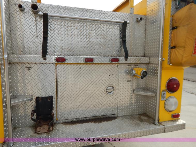 image for item L3528 1979 International Cargo Star 1910 Smeal Pumper fire truck