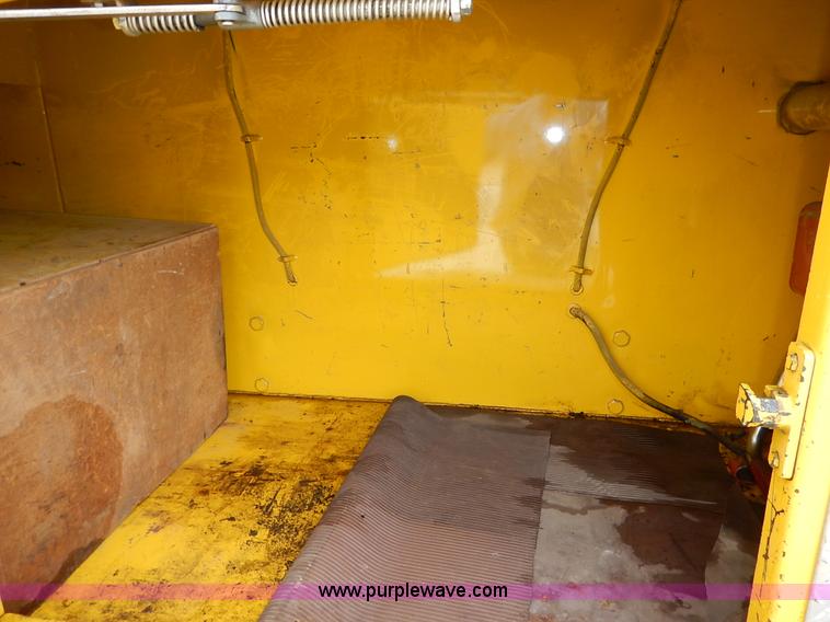 image for item L3528 1979 International Cargo Star 1910 Smeal Pumper fire truck