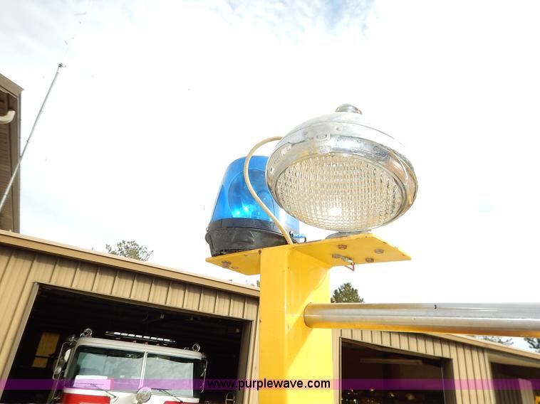 image for item L3528 1979 International Cargo Star 1910 Smeal Pumper fire truck