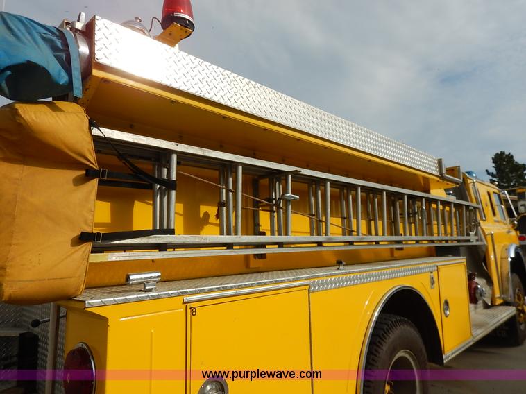 image for item L3528 1979 International Cargo Star 1910 Smeal Pumper fire truck