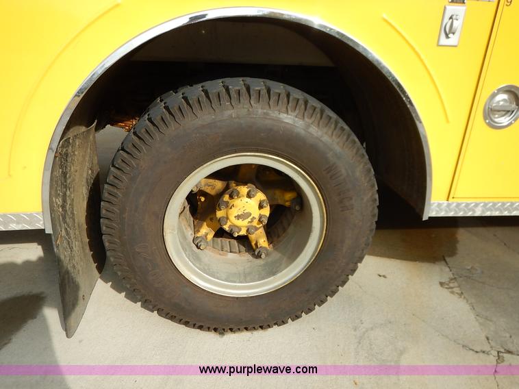 image for item L3528 1979 International Cargo Star 1910 Smeal Pumper fire truck