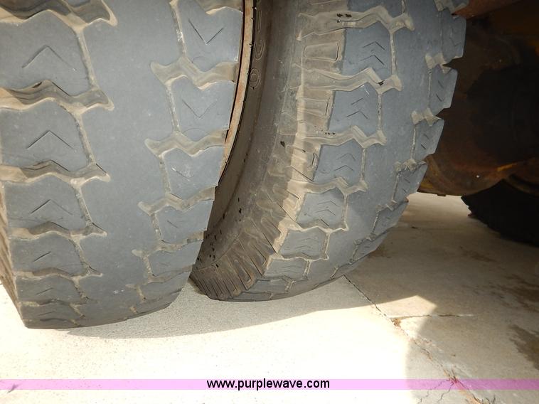 image for item L3528 1979 International Cargo Star 1910 Smeal Pumper fire truck