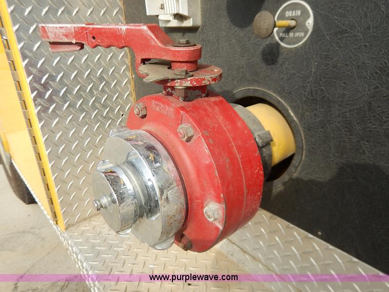 image for item L3528 1979 International Cargo Star 1910 Smeal Pumper fire truck