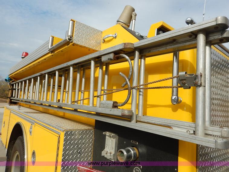 image for item L3528 1979 International Cargo Star 1910 Smeal Pumper fire truck