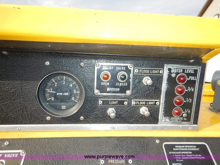 image for item L3528 1979 International Cargo Star 1910 Smeal Pumper fire truck