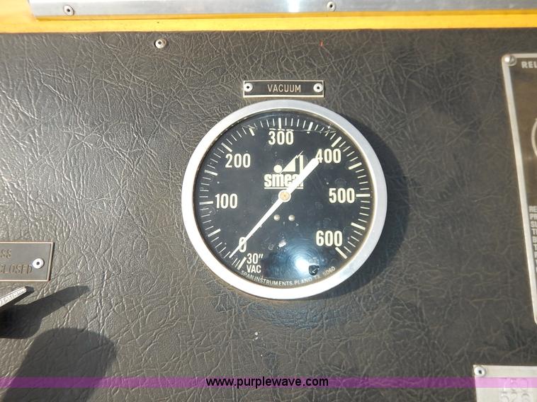 image for item L3528 1979 International Cargo Star 1910 Smeal Pumper fire truck