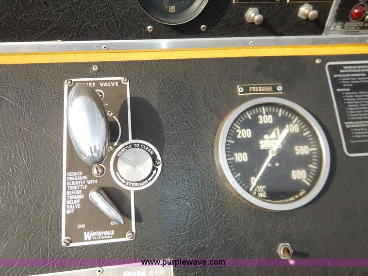 image for item L3528 1979 International Cargo Star 1910 Smeal Pumper fire truck