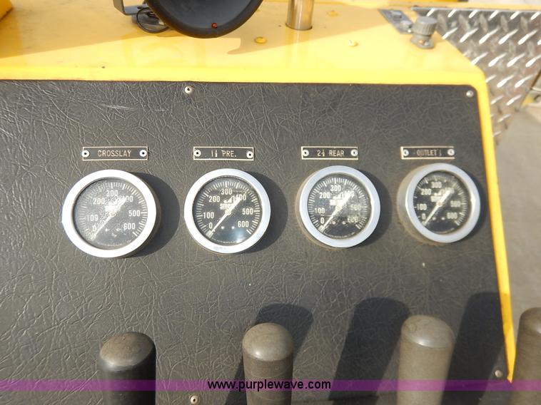 image for item L3528 1979 International Cargo Star 1910 Smeal Pumper fire truck