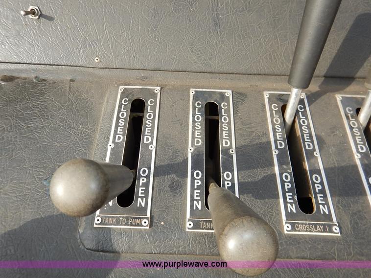 image for item L3528 1979 International Cargo Star 1910 Smeal Pumper fire truck