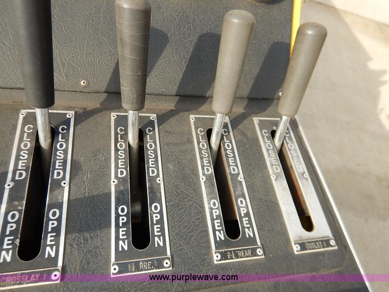 image for item L3528 1979 International Cargo Star 1910 Smeal Pumper fire truck